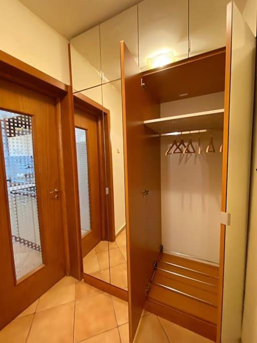 Lovely & Quiet 1-Bedroom Condo With Free Parking Бухарест Экстерьер фото