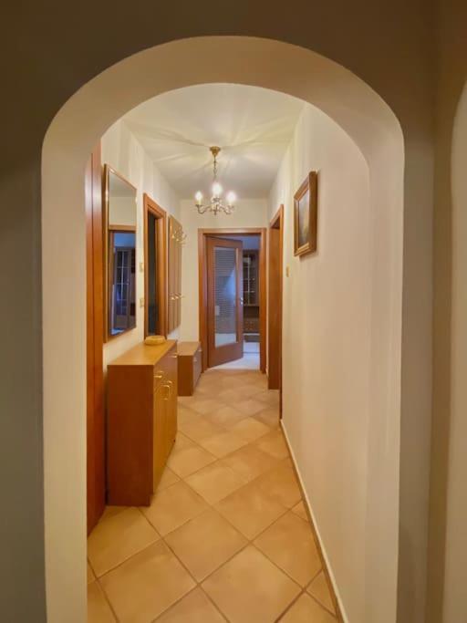 Lovely & Quiet 1-Bedroom Condo With Free Parking Бухарест Экстерьер фото