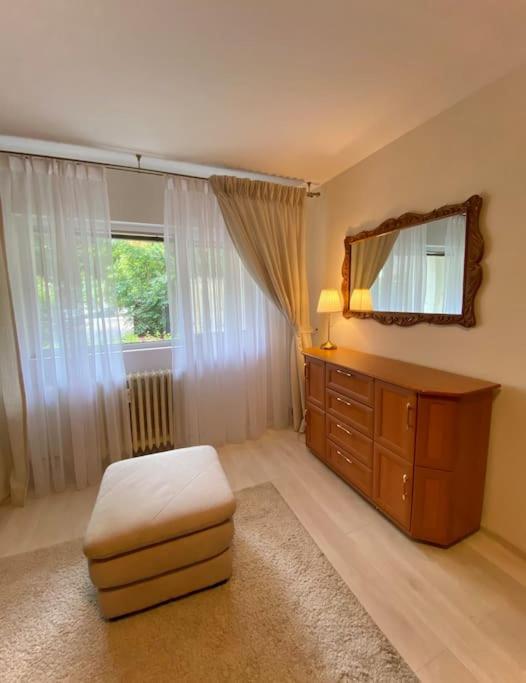 Lovely & Quiet 1-Bedroom Condo With Free Parking Бухарест Экстерьер фото