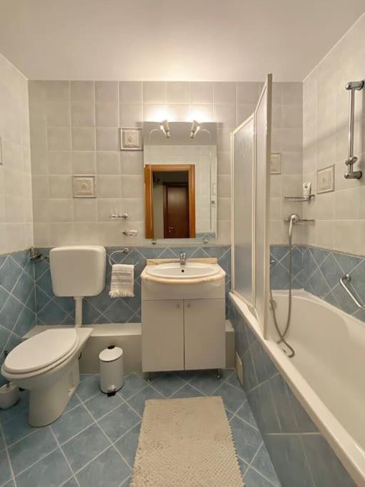 Lovely & Quiet 1-Bedroom Condo With Free Parking Бухарест Экстерьер фото