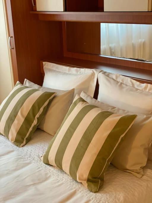 Lovely & Quiet 1-Bedroom Condo With Free Parking Бухарест Экстерьер фото