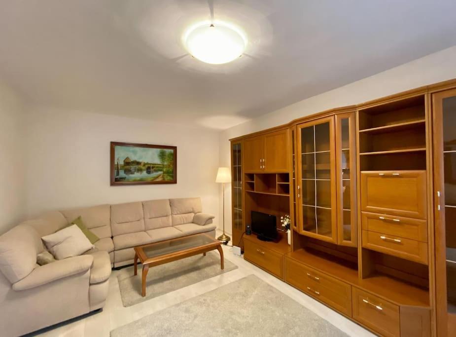 Lovely & Quiet 1-Bedroom Condo With Free Parking Бухарест Экстерьер фото